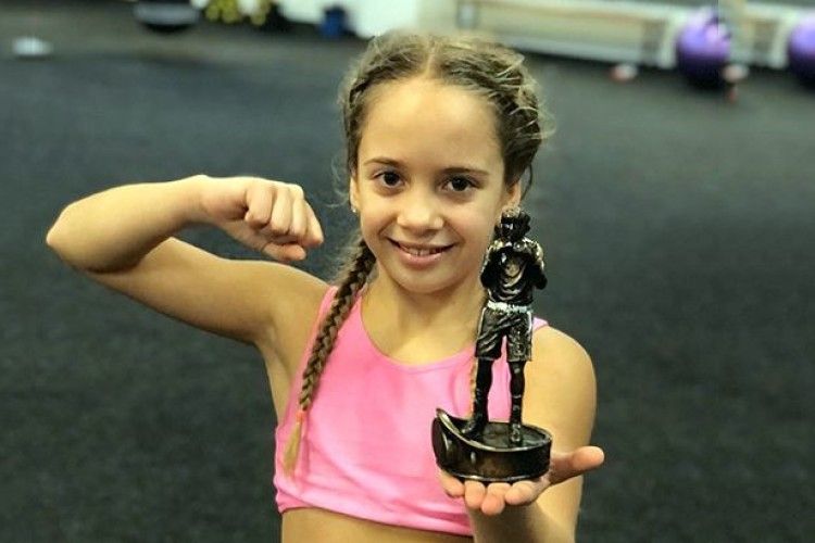 9-річна українська боксерка приголомшила соцмережі роликом з тренування