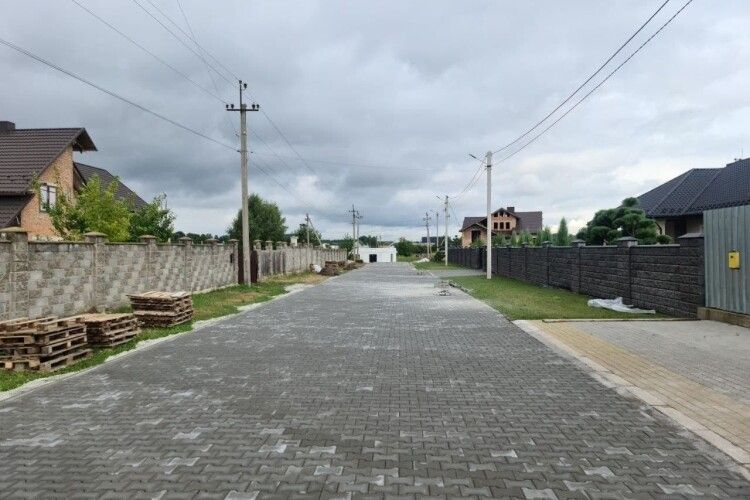 Біля Луцька ремонтують дорогу, яку не знайшли в Google maps