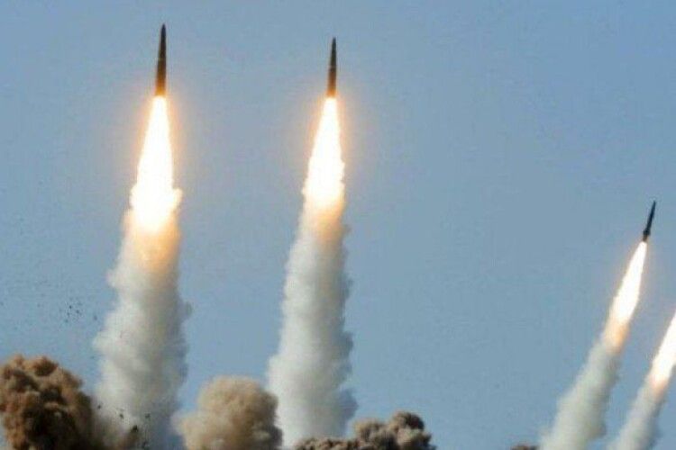 Ранковий ракетний обстріл: у Вінницькій, Полтавській та Київській областях повідомляють про роботу ППО