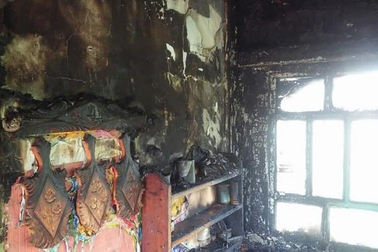 На Рівненщині у вогні постраждала людина