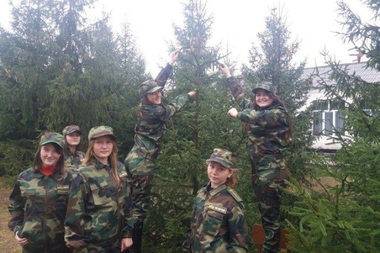 Підшефні любешівських лісівників ростуть допитливими і працелюбними