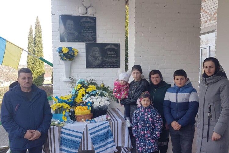 У громаді на Волині відкрили меморіальну дошку на честь Героя-випускника