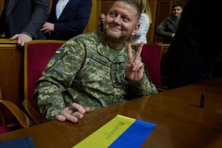 Арестович: Залужний, ухвалюючи щодня рішення, пов'язані зі смертю і своїх, і чужих, залишається доброю людиною