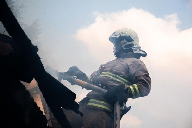 Через необережне поводження з вогнем пожежа наробила збитків у волинському селі