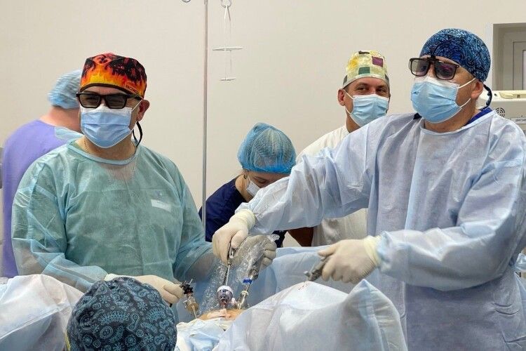 Ковельські хірурги вперше виконали операцію із застосуванням інноваційної технології - 3D-лапароскопії (Фото 18+)