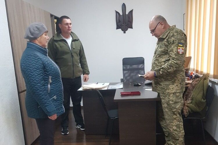 «Справжній Воїн, з великим серцем»: родині полеглого Героя з Волині вручили його посмертну нагороду