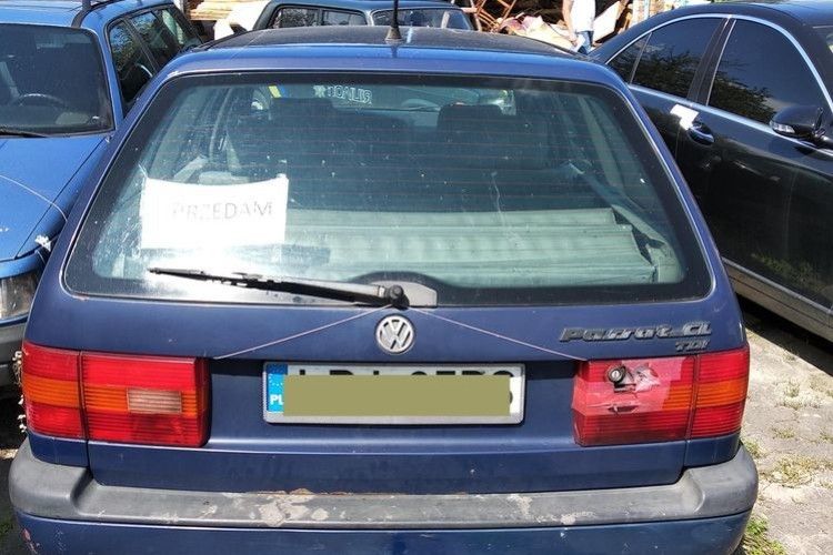 Волинянин ввозив автівки за підробленими документами