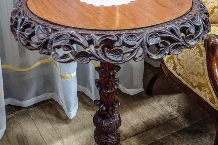 Відчути себе аристократом: у музеї на Волині показали раритет XIX століття (Фото)