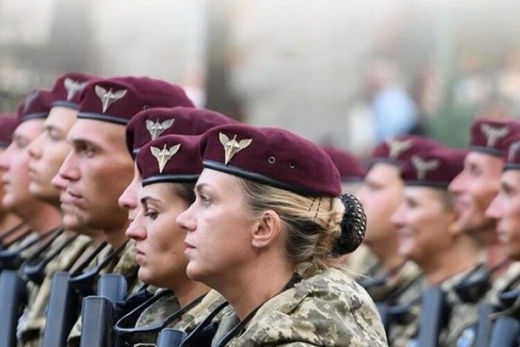 «Найкращі і найсильніші»: Порошенко привітав Збройні Сили України