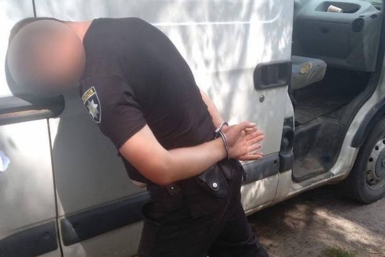 Луцького поліцейського-хабарника взяли під варту