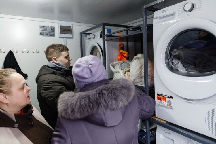 У столиці розгортають мобільні побутові комплекси – раніше Порошенко передавав такі на фронт