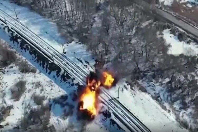 У Зеленського пояснили, чому не підірвали мости 24 лютого