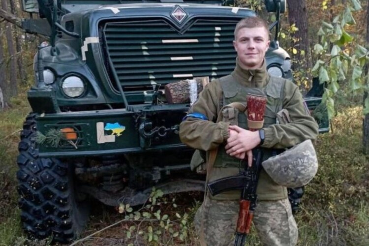 Схиляємо голови: на Рівненщині попрощались з 21-річним сержантом, який поліг на Луганщині