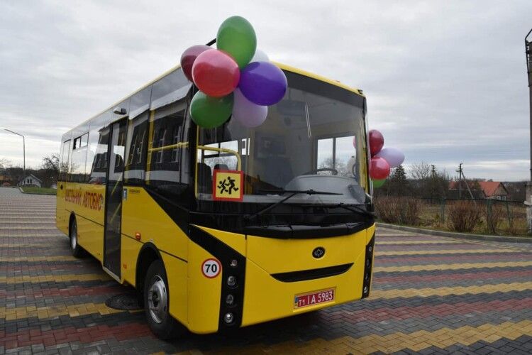 Ліцею Луцької громади купили новий автобус