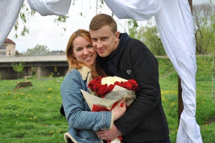 Мчала рятувати коханого з халепи й неочікувано стала нареченою