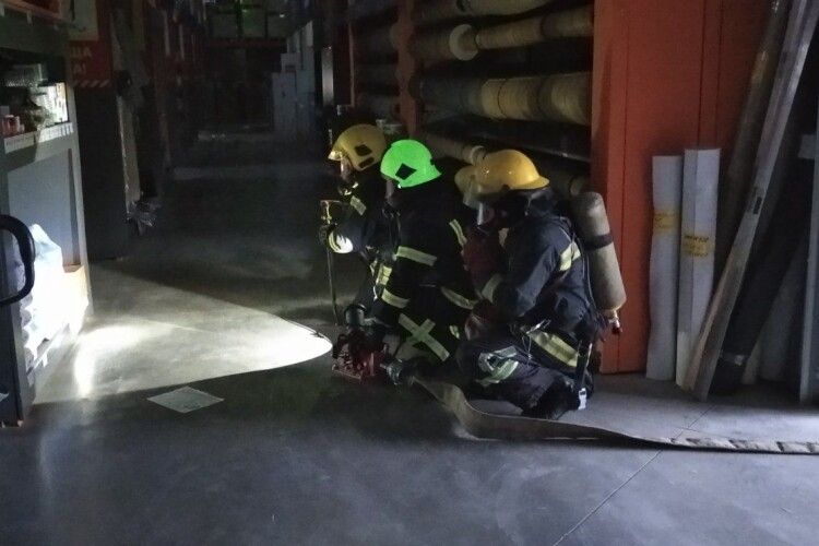 У Ковелі рятувальники гасили «пожежу» в будівельному гіпермаркеті