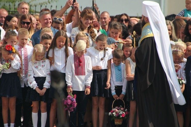 Митрополит Михаїл примусив луцьке чиновництво чухати потилиці – благословив їх на будівництво 28-ої школи
