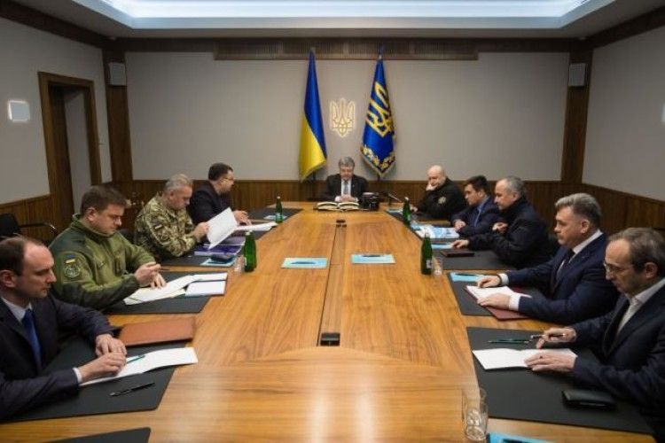 Президент Порошенко скликає засідання військового кабінету