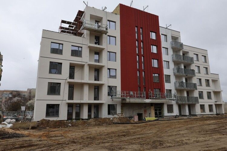 На Волині добудовують ще дві багатоповерхівки для переселенців