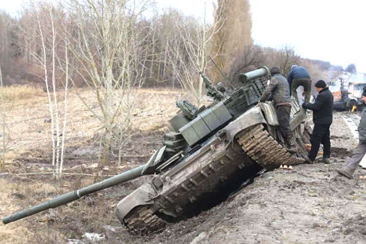 Селищна рада на Харківщині оголосила тендер на купівлю згорілих танків москалів