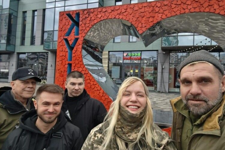 Бельгійка, народжена з однією ногою, служить в морській піхоті ЗСУ