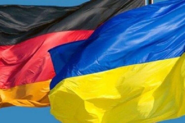 Понад 1200 українців просять евакуювати їх з Німеччини