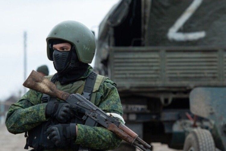 На Київщині затримали 6 російських солдатів, які кілька місяців жили в покинутому будинку