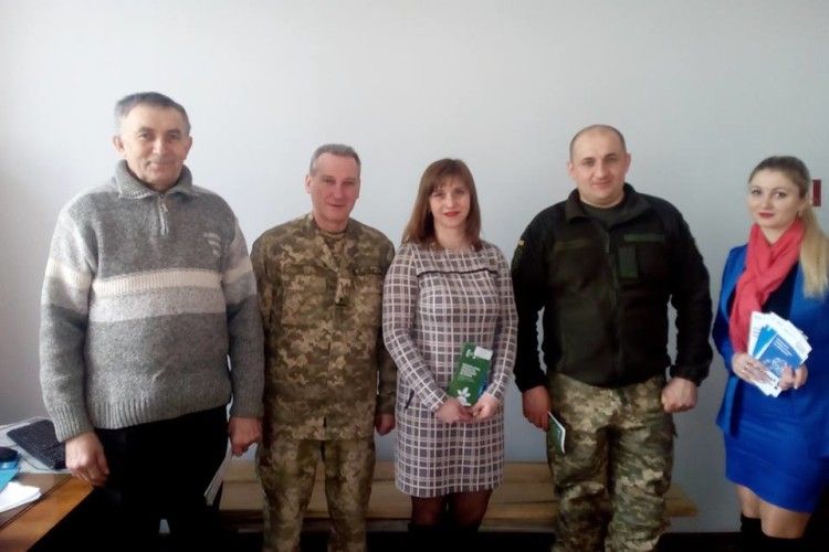 У Локачах працівникам військкомату розповіли, як голосувати не за місцем прописки