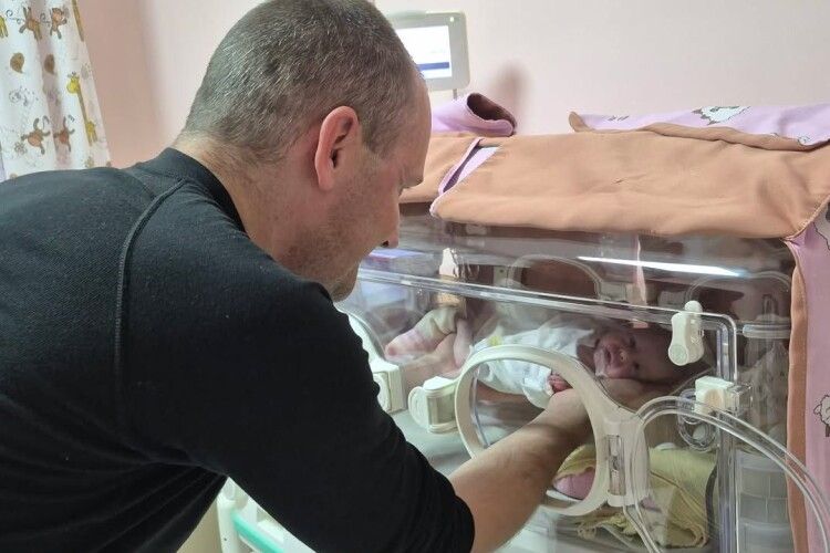 Подяка за диво: «поспішайку» вагою 1240 грамів виходили у Волинському перинатальному центрі