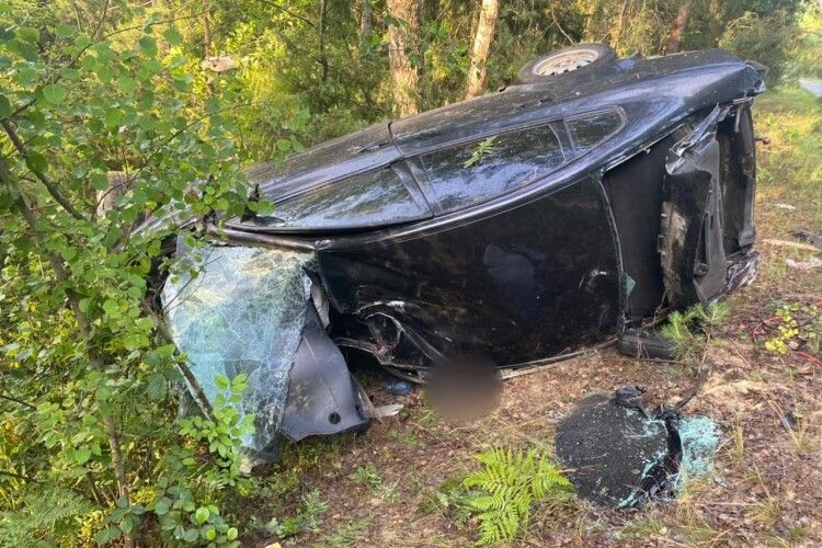 Сьогодні вранці в автотрощі на Рівненщині загинув юний водій