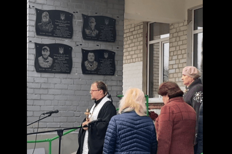 У гімназії на Волині відкрили пам'ятні дошки чотирьом полеглим Героям-випускникам