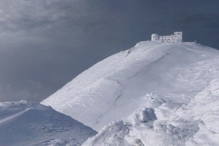 Романтична карпатська ніч іспанки та поляка: в колибі, але разом з рятувальниками