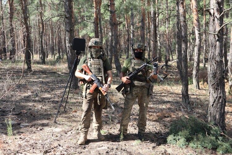 Волинська тероборона посадила ворожий дрон з волонтерської рушниці