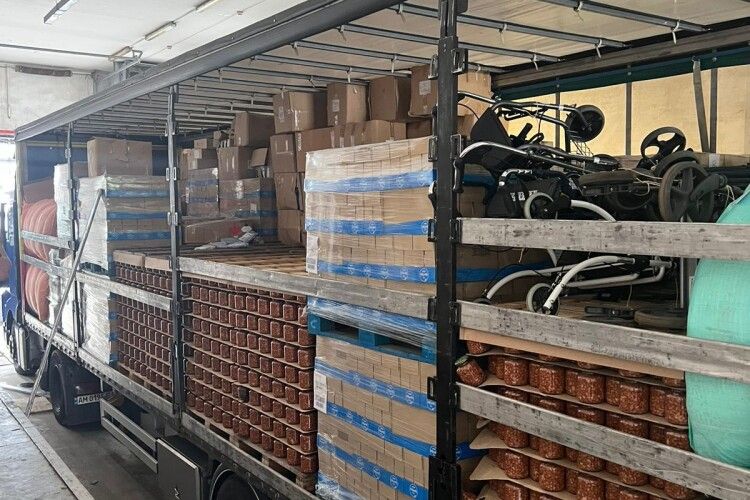 Черевички на мільйон: на митниці, що на Волині, вилучили нелегальне брендове взуття