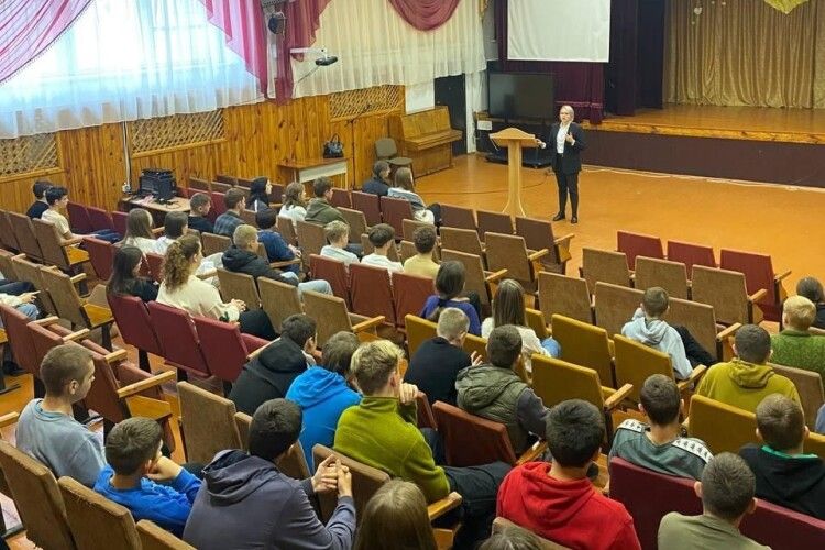 Прокурор розповіла учням Камінь-Каширського ліцею про відповідальність за вчинення правопорушень