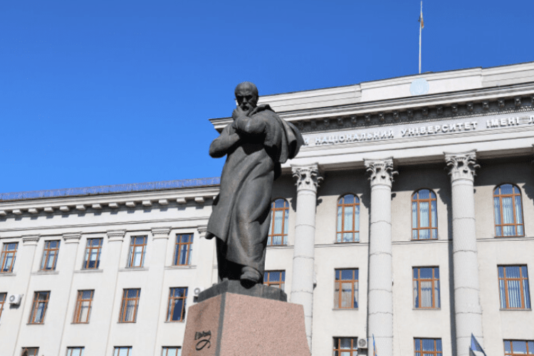 Шевченкове слово єднає: як Луцьк відзначив день народження Великого Кобзаря (Фото)