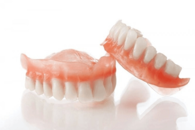 Зубні протези в Києві – повний спектр професійних послуг від клініки «Люмідент»