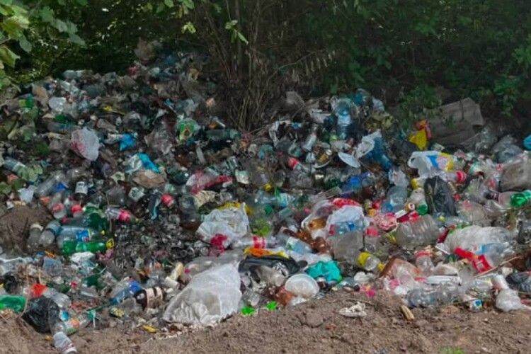 На Волині виявили гори сміття під носом у громади