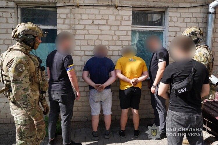 У Луцьку затримали двох молодиків, які підпалили суд та банк