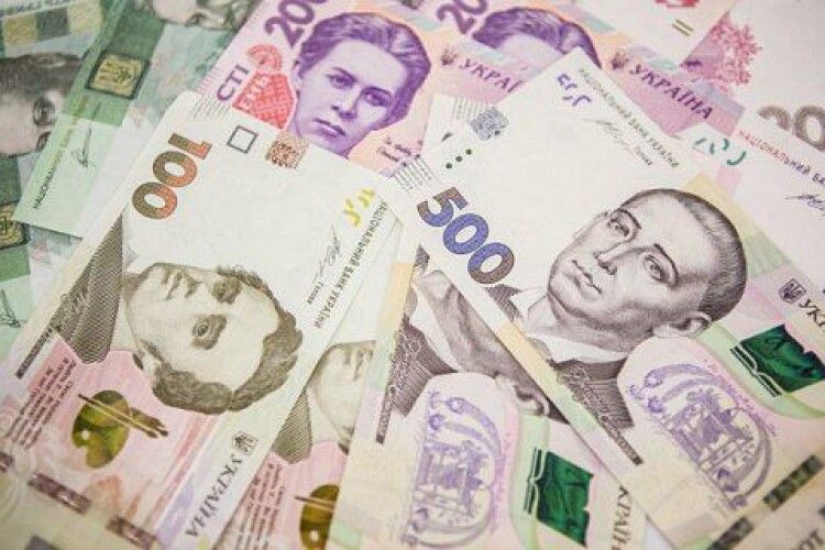 Кому в Україні роздадуть по 30 тисяч євро