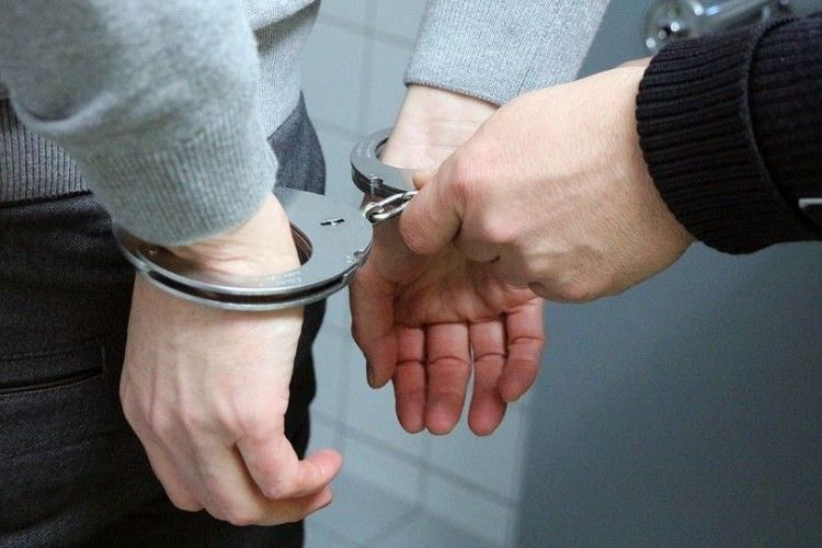 Рівненські поліцейські затримали чоловіка, який задушив товарша по чарці