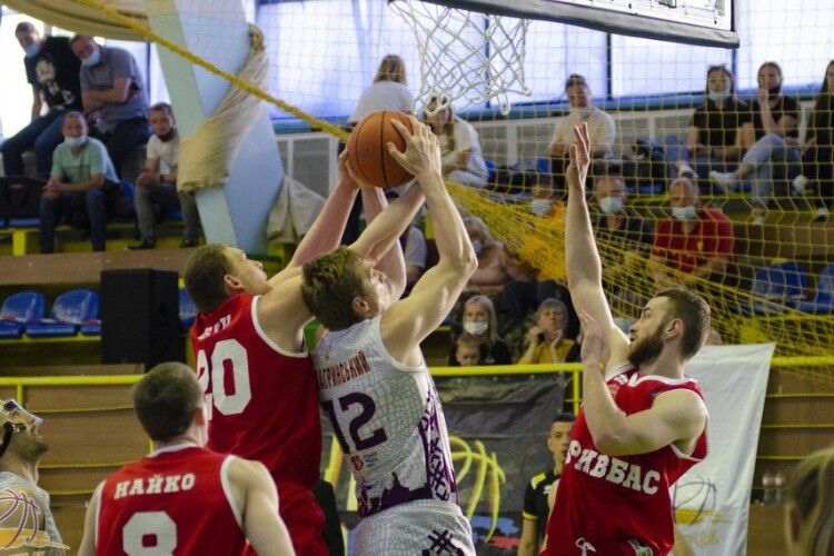 Баскетбол: «Старий Луцьк» поступився «Кривбасу» у третьому матчі