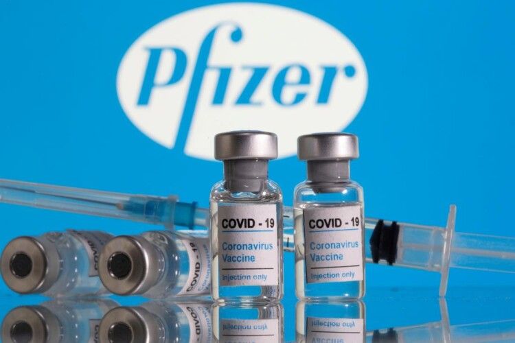 У США остаточно ліцензували вакцину Pfizer / BionTech