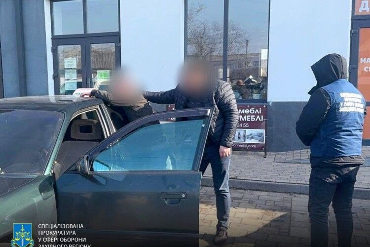 Волинянин за 8 тисяч доларів обіцяв вирішити питання з непридатністю до служби