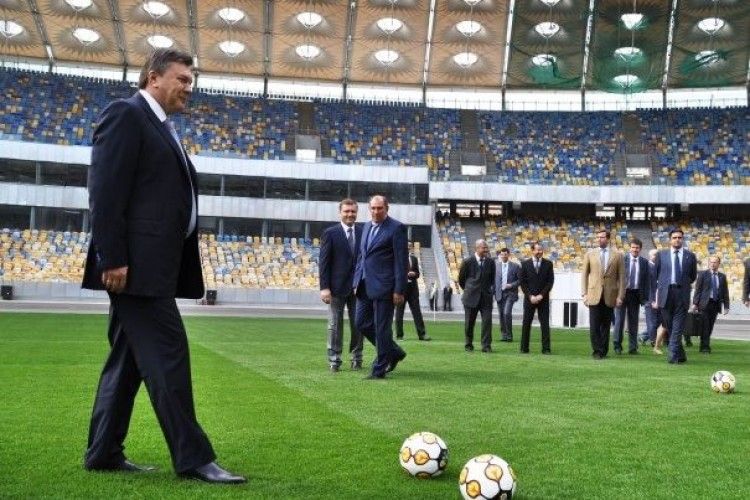 Януковича бачили на «Лужниках» під час матчу Іспанія-Росія? 