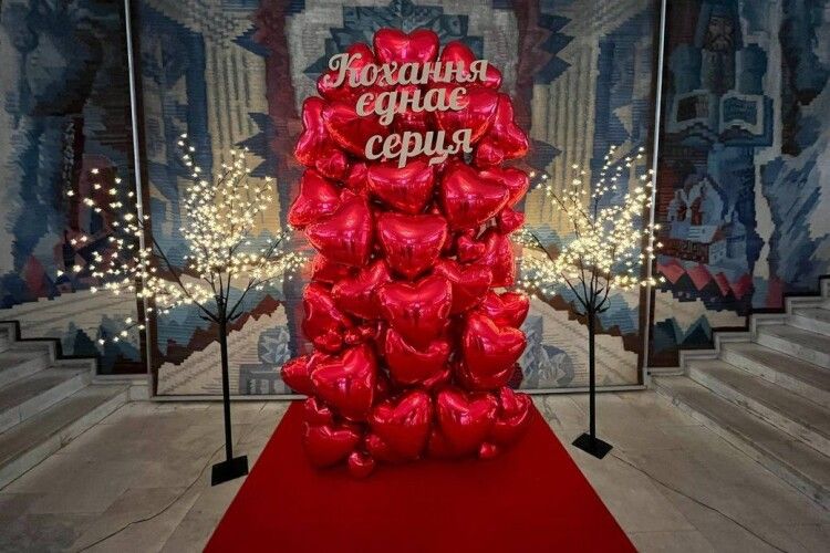 У Луцьку в День закоханих побралися 12 пар 