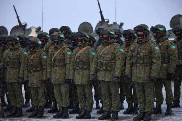 білорусь переміщує війська вздовж кордону і оголосила про навчання