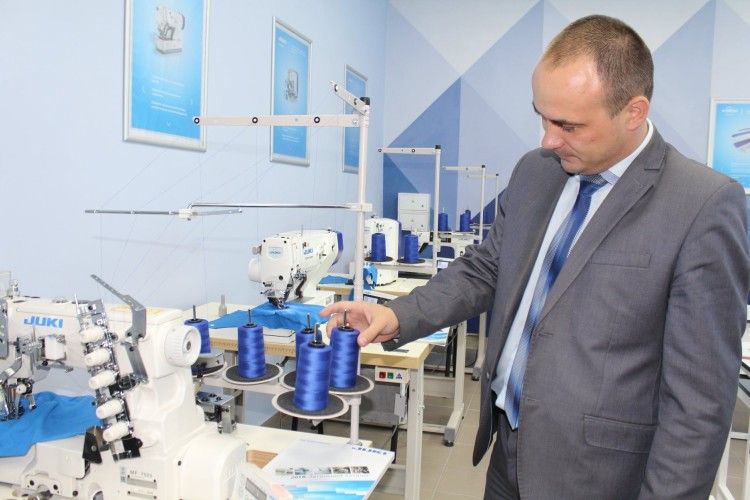 У Луцьку відкрили швейну лабораторію