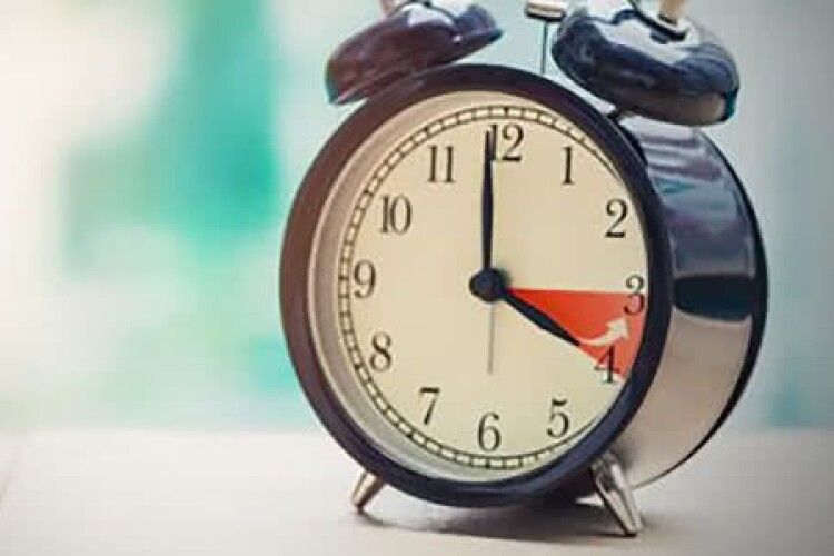 4:00 – Україна переводить годинник на «зимовий час»