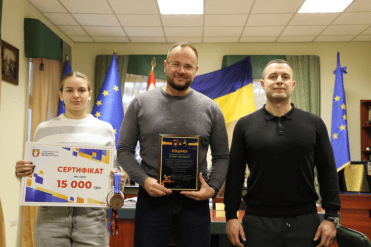 19-річна борчиня з Волині здобуває медалі світу, долаючи виклики війни